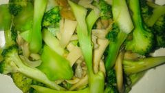  Cách làm bông cải xào nấm thơm ngon, thanh vị cho bữa cơm ngày nắng nóng 