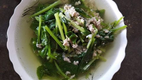 Cách nấu canh cải ngọt thịt bằm thanh mát, nhẹ vị cho bữa cơm gia đình