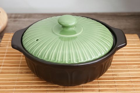 Nồi đất hoa sen nắp sứ 18 cm Dong Hwa 402