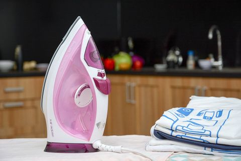Bàn ủi hơi nước Philips GC2042