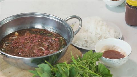Cách làm bò nhúng mắm ruốc thơm đậm vị, ngon đúng ý