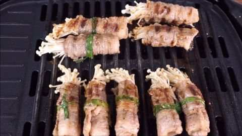 2 cách làm bò cuộn nấm kim châm nướng thơm ngon đậm đà chuẩn vị ngoài hàng