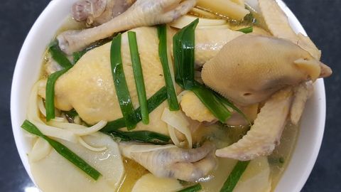 Cách làm gà nấu măng tươi hấp dẫn thơm ngon quên lối về đơn giản tại nhà
