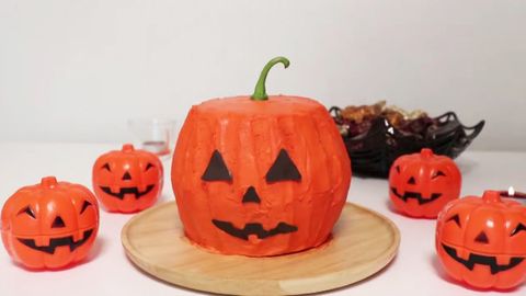 2 cách làm bánh kem hình bí ngô siêu xinh cho mùa Halloween hoành tráng