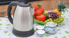  Nên nấu ăn bằng bình đun siêu tốc không? Mẹo dùng bình siêu tốc an toàn 
