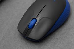  Chuột Không Dây Logitech M190 Đen 