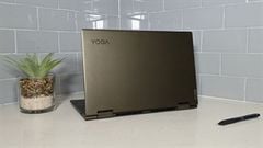  Đánh giá chi tiết Lenovo Yoga 7i (14 inch): Laptop mang trên mình thiết kế cao cấp với mức giá phải chăng 