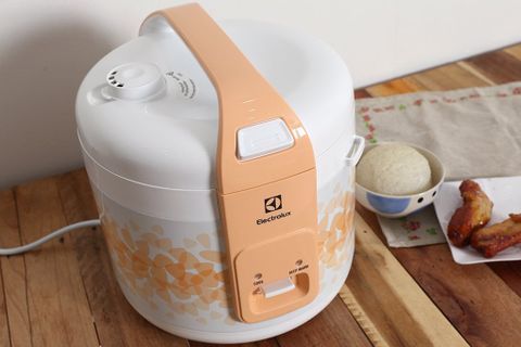 Nồi cơm nắp gài Electrolux ERC3105
