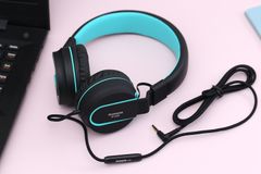  Tai nghe chụp tai Kanen IP-952 Đen xanh 
