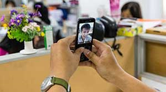  Top 3 điện thoại giá rẻ có đèn flash camera trước 