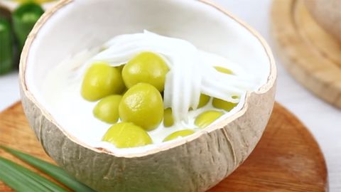 Cách làm món chè bơ viên nước cốt dừa dẻo ngọt thanh mát lạ miệng