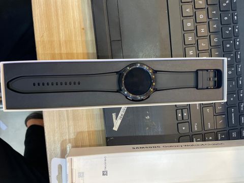 Samsung Galaxy Watch4 Classic R895 LTE, 46mm thép đen dây cao su đen