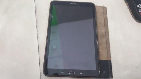 Z Samsung Tabsn-T585