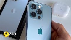  Lộ ảnh trên tay iPhone 13 Pro Xanh sierra đầu tiên: Cụm camera to hơn, thiết kế sang trọng, ai hóng video 'đập hộp' không nào? 
