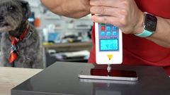  Thử nghiệm độ bền ban đầu cho thấy lớp kính Ceramic Shield trên iPhone 12 cứng và chống trầy xước tốt hơn iPhone 11 