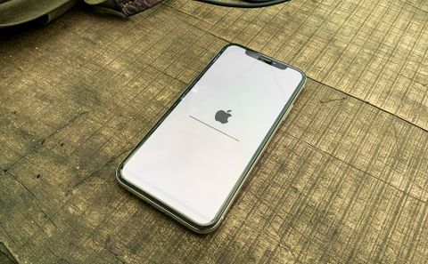 Nguyên Nhân Và Cách Xử Lý Khi Iphone Bị Treo Logo Táo, Đứng Máy