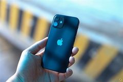  Đánh giá chi tiết iPhone 12 mini: Nhỏ gọn nhưng mạnh mẽ, tưởng rằng pin yếu nhưng cũng được đến 7 tiếng 