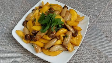 Cách làm món mít xào nấm đùi gà chay giòn ngọt, hấp dẫn