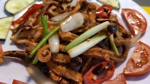 Cách làm khô cá đuối chiên nước mắm ngon miệng đậm đà dễ làm nhâm nhi