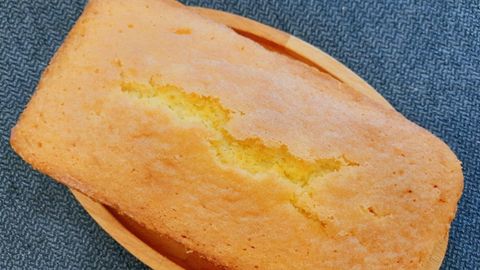 Cách làm bánh pound cake nở đều, không dính khuôn, mềm mịn