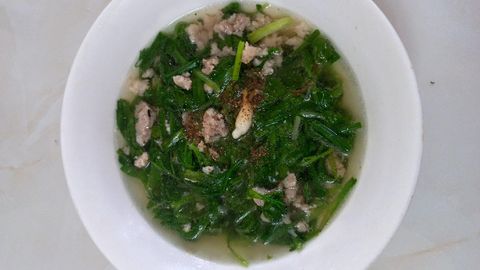 Cách nấu canh cải xanh thịt bằm thanh mát cho ngày nóng bức
