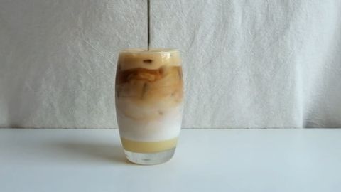 Cách pha cà phê bạc xỉu 3 tầng nhìn là thích uống là mê cực đơn giản