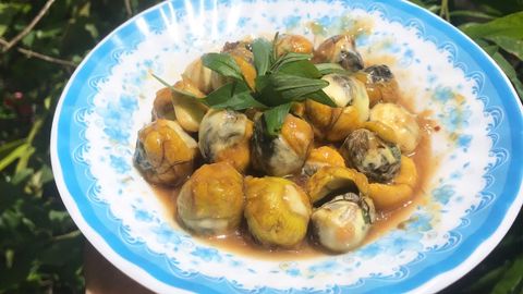 Cách làm trứng cút lộn xào me chua ngọt cực dễ, càng ăn càng mê