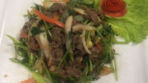 Cách làm bò xào cần tỏi thơm ngon, lạ miệng cho bữa ăn thêm hấp dẫn