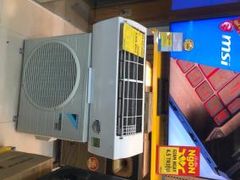  Điều hòa Daikin Inverter 8500 BTU ATKC25UAVMV 