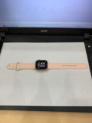 Apple Watch SE GPS, 40mm Gold Aluminium Case with Pink Sand Sport Band - Regular