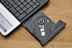 Thay ổ dvd laptop Toshiba lấy liền
