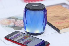  Loa Bluetooth Fenda W8 Xanh dương 