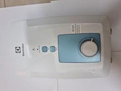  Máy nước nóng trực tiếp Electrolux 4500W EWE451GX-DWB 