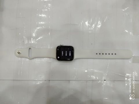 Apple Watch S6 GPS, 40mm Silver Aluminium Case with White Sport Band - Regular (MG283VN/A)