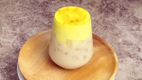 Cách làm trà sữa kem trứng cháy thơm béo ngon quên lối về