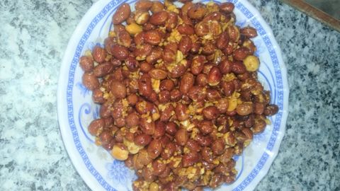 Cách làm đậu phộng rang bơ tỏi ớt thơm ngon vừa miệng cực đơn giản tại nhà