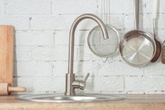  Vòi rửa chén nóng lạnh inox 304 Malloca K569-SN 