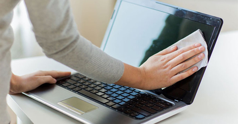 Hướng dẫn cách vệ sinh màn hình máy tính, laptop nhanh chóng, đơn giản