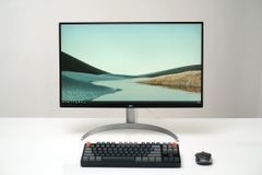  Màn hình 27 inch 4K dùng cổng USB-C giá 12 triệu đồng 