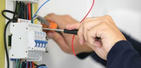 Điều hoà nhảy aptomat: Nguyên nhân và cách khắc phục đơn giản
