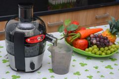  Máy ép trái cây Philips HR1836 