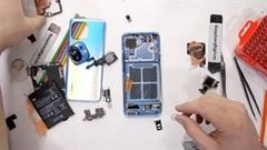  Video 'mổ bụng' Mi 11: Cụm camera không chỉ làm từ kính, đế sạc lớn bao phủ viên pin, hỏi sao thiết bị lại sạc nhanh vậy 
