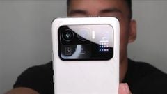  Xiaomi Mi 11 Ultra lộ diện cực ngầu trên tay người dùng: Cụm camera khủng hỗ trợ zoom 120x, đặc biệt có cả màn hình phụ 