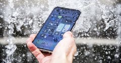  Một Số Biện Pháp Hữu Ích Để Bảo Vệ Iphone Khi Trời Mưa 