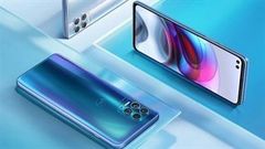  Moto G100 rò rỉ ảnh render: Màn hình dạng đục lỗ đặc trưng, cụm 4 camera hầm hố cùng sự mới mẻ về hiệu ứng mặt lưng 