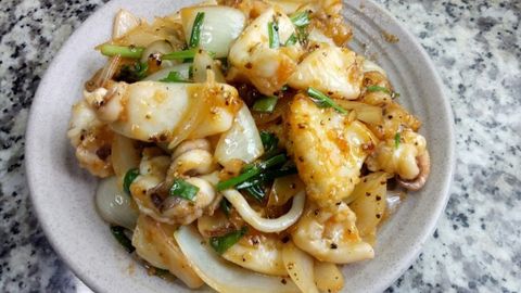 Cách làm mực chiên nước mắm thơm ngon đậm đà cho bữa cơm nhà