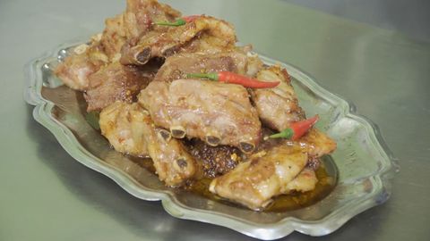 Cách làm sườn chiên muối ớt cay ngon đậm đà đổi khẩu vị cho gia đình
