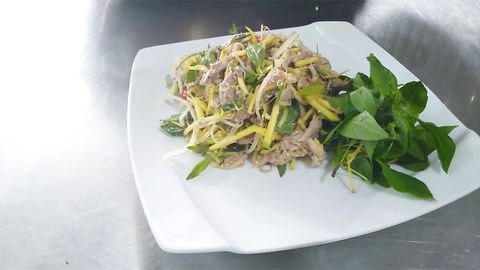 Cách làm gỏi vịt xoài lạ miệng thơm ngon đơn giản tại nhà cho gia đình