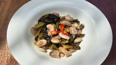 Cách làm dồi trường xào cải chua đơn giản, lạ miệng cực ngon