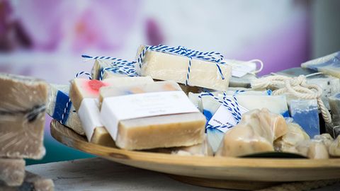 5 cách làm xà phòng handmade cực đơn giản làm quà tặng nhân ngày 20/11